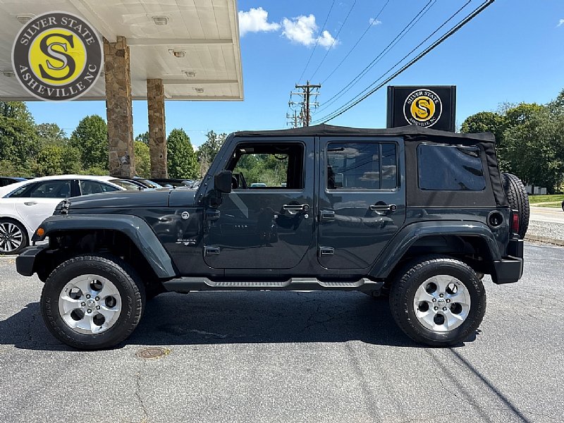 Used 2016 Jeep Wrangler Unlimited Sahara w/ Connectivity Group AWD/4WD image 3