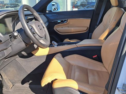 Used 2023 Volvo XC90 B6 Ultimate w/ Lounge Package image 18