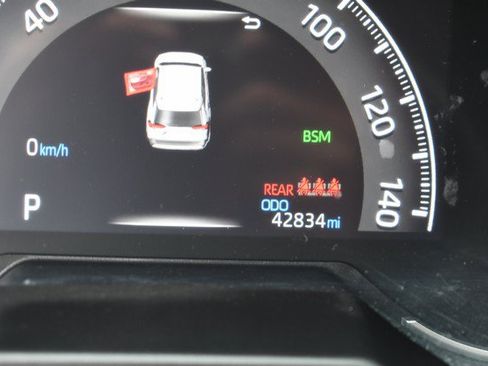 Used 2025 Toyota RAV4 XLE AWD/4WD image 32