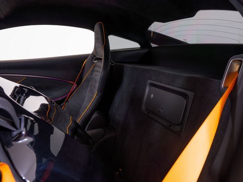 Used 2024 McLaren Artura image 22