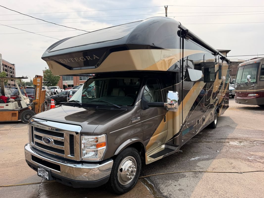 Used 2019 Ford E-450 and Econoline 450 Super Duty w/ Motorhome Prep Package RWD image 12
