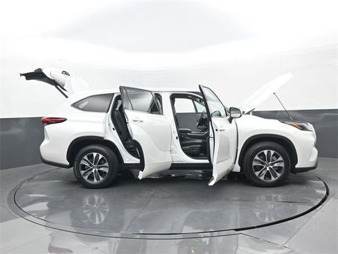 Used 2022 Toyota Highlander XLE image 33