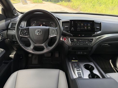 Used 2025 Honda Passport EX-L image 23