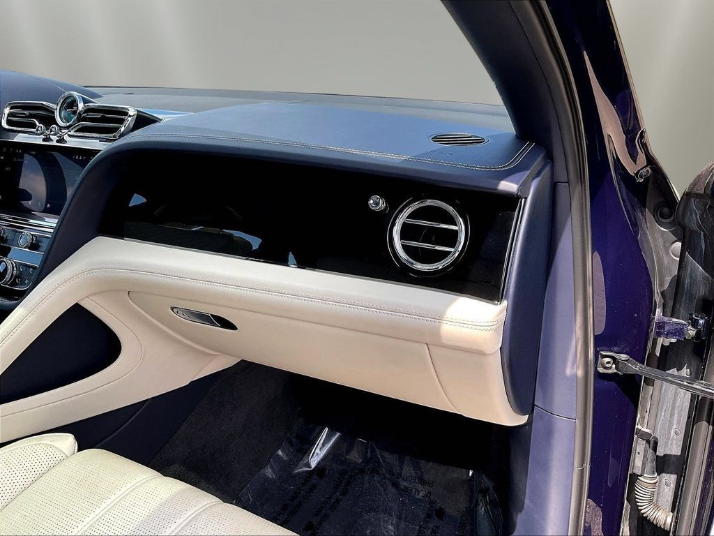 Used 2021 Bentley Bentayga AWD/4WD image 26