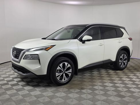 Used 2021 Nissan Rogue SV w/ Premium Package FWD image 3