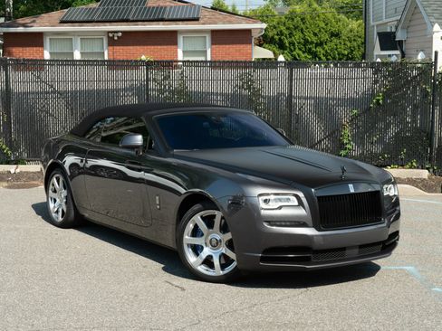 Used 2017 Rolls-Royce Dawn RWD image 29