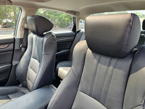 Used 2018 Honda Accord Touring image 16