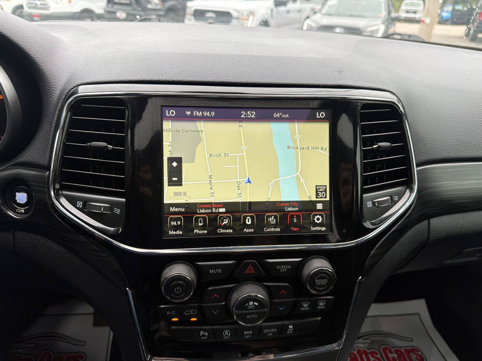 Used 2020 Jeep Grand Cherokee Altitude AWD/4WD image 17