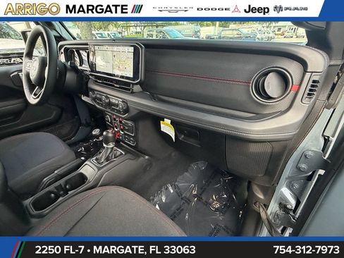 Used 2026 Jeep Wrangler Unlimited Rubicon w/ Technology Group AWD/4WD image 17