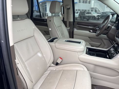 Used 2021 GMC Yukon Denali w/ Advanced Technology Package image 6