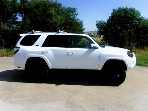 Used 2018 Toyota 4Runner SR5 Premium AWD/4WD image 4