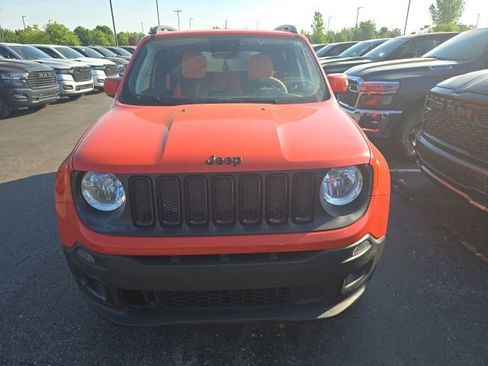 Used 2018 Jeep Renegade Altitude AWD/4WD image 2