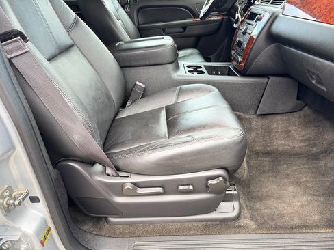 Used 2013 Chevrolet Avalanche LT w/ All-Star Edition image 19