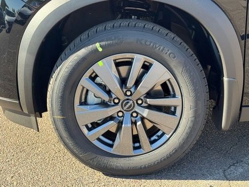 New 2025 Nissan Pathfinder SV image 9