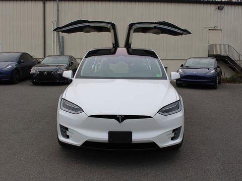Used 2019 Tesla Model X 100D image 3