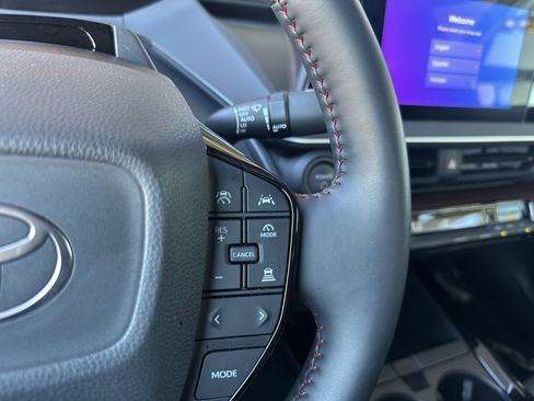 Used 2024 Toyota Prius Prime SE image 18