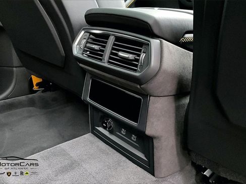 Used 2025 Lamborghini Urus SE image 30