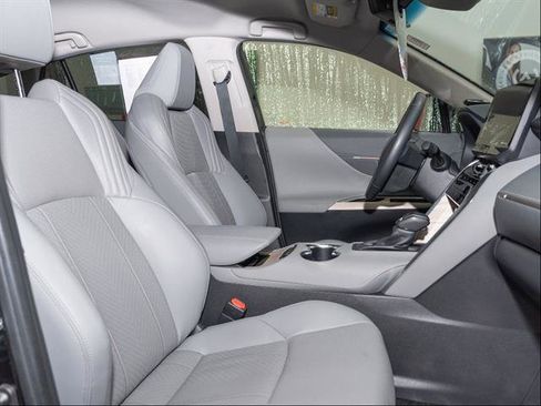 Used 2021 Toyota Venza XLE w/ Softex Package image 22