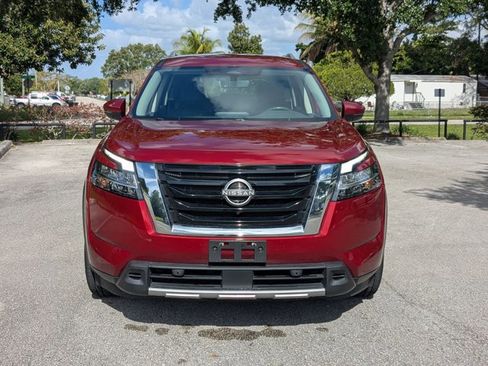 Used 2023 Nissan Pathfinder SL image 2