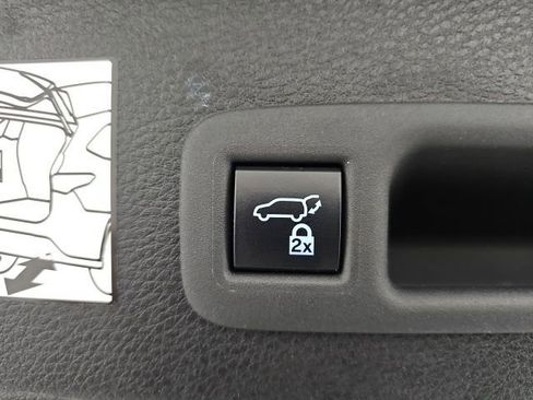 Used 2024 Toyota Sienna Limited image 35