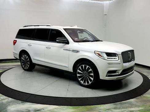 Used 2019 Lincoln Navigator Select w/ Technology Package RWD image 3