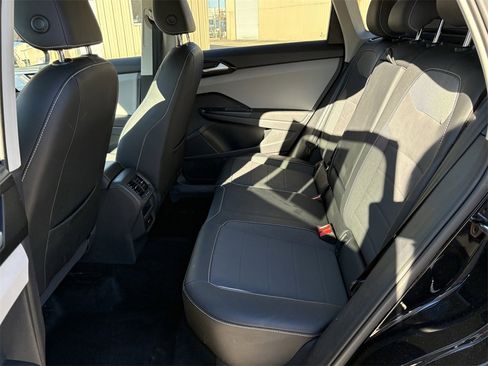 Used 2022 Volkswagen Taos SE image 23