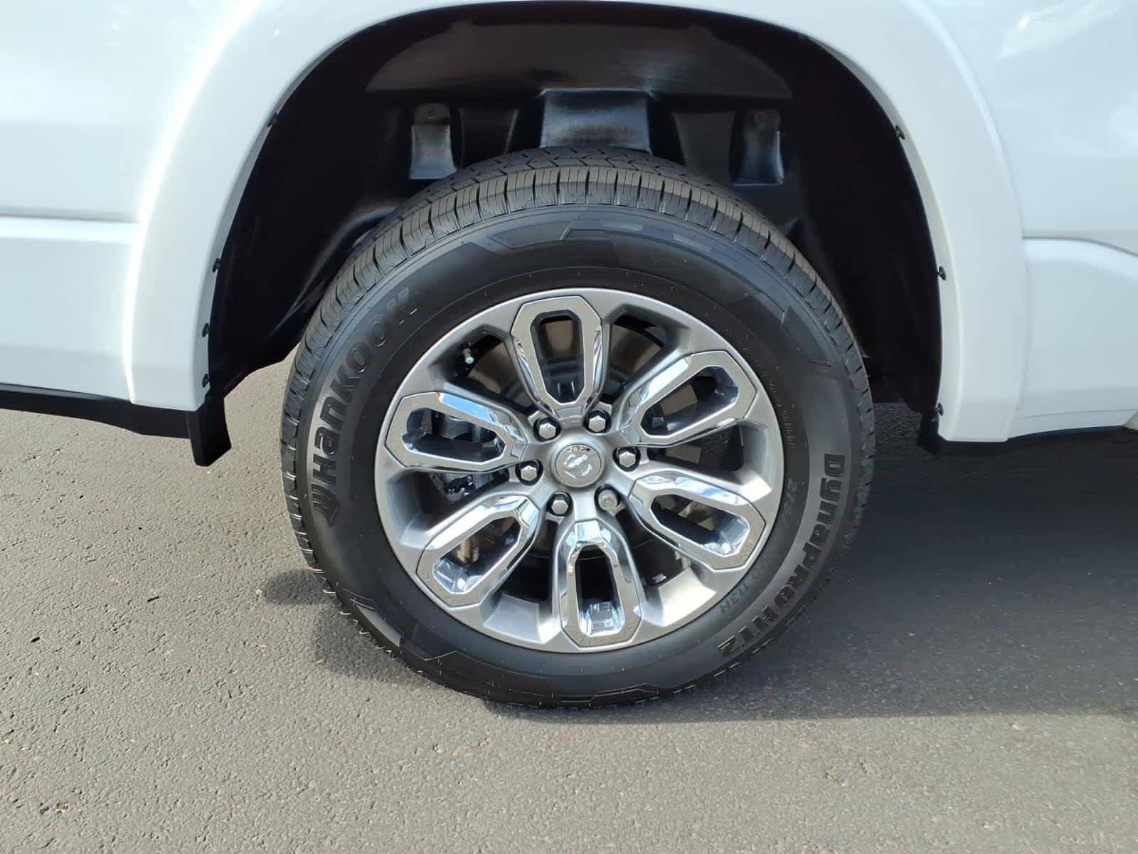 Used 2021 RAM 1500 Laramie w/ Sport Appearance Package AWD/4WD image 11