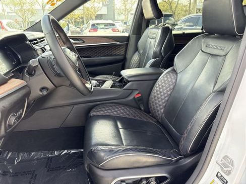 Used 2023 Jeep Grand Cherokee L Summit w/ Luxury Tech Group V image 11