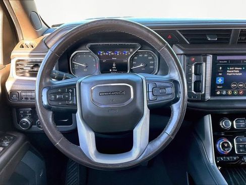 Used 2021 GMC Yukon Denali w/ Denali Premium Package image 8
