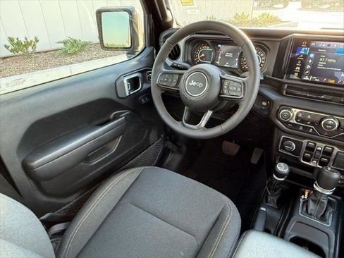 Certified 2025 Jeep Gladiator Sport image 10