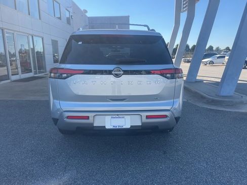 New 2025 Nissan Pathfinder SL image 25