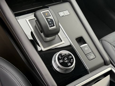 Used 2025 Mitsubishi Outlander SE image 20