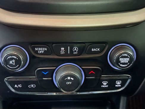 Used 2016 Jeep Cherokee Latitude w/ Safety/Convenience Group image 19