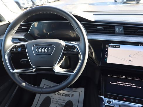 Used 2021 Audi e-tron Prestige w/ Prestige Package image 10