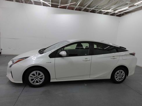 Used 2016 Toyota Prius Two image 8