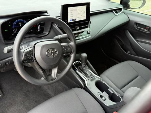 Used 2026 Toyota Corolla LE image 9