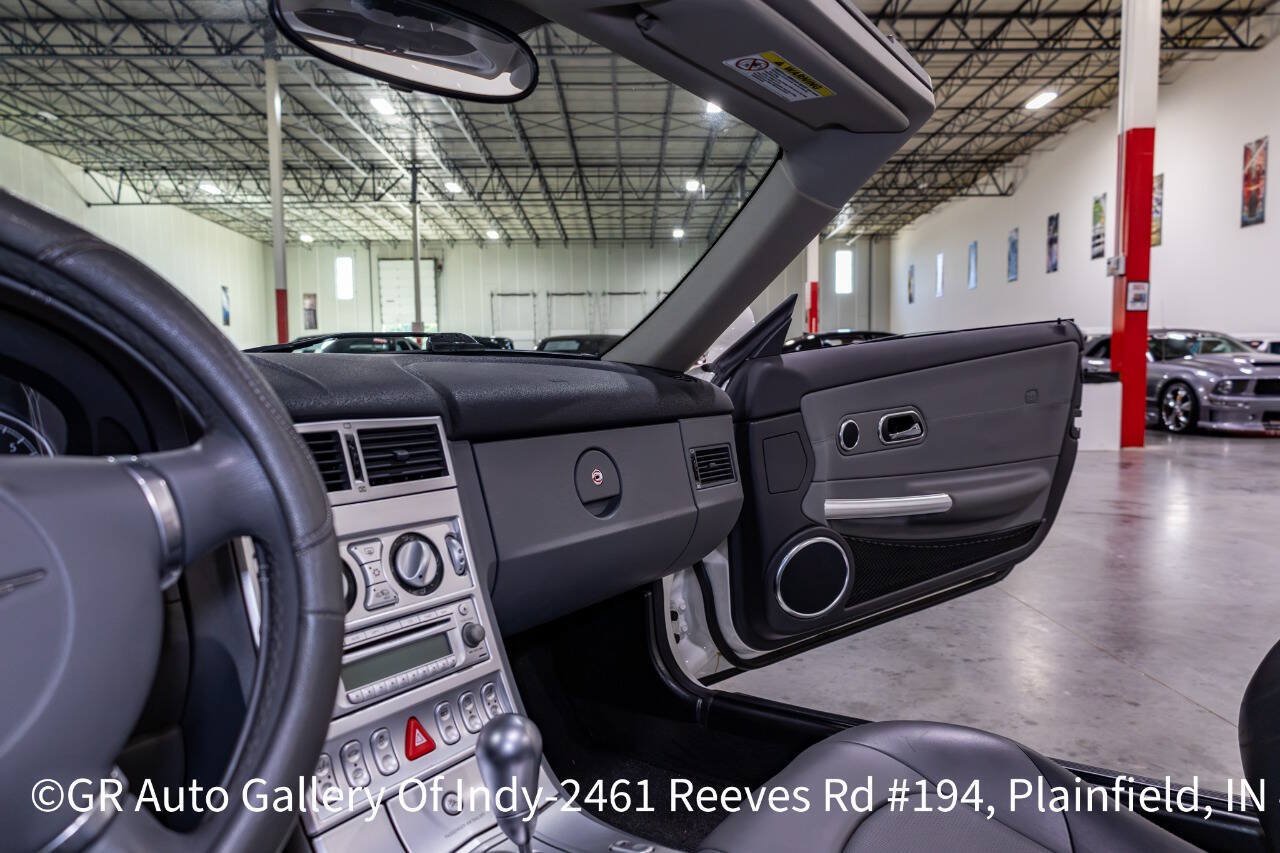 Used 2005 Chrysler Crossfire Limited RWD image 13