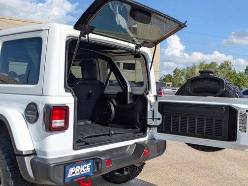 Used 2023 Jeep Wrangler Unlimited Rubicon w/ Cold Weather Group image 19