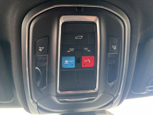 Used 2025 Jeep Grand Cherokee Laredo w/ Luxury Tech Group I AWD/4WD image 16