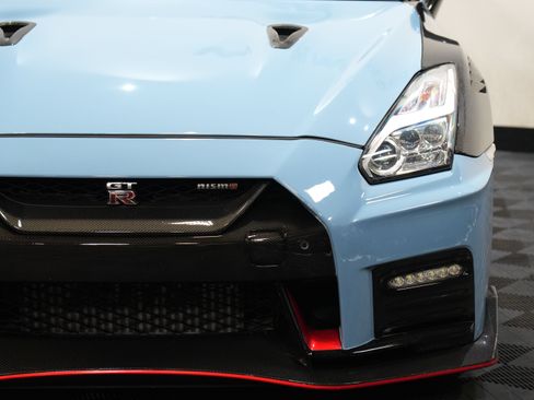 Used 2017 Nissan GT-R NISMO AWD/4WD image 10