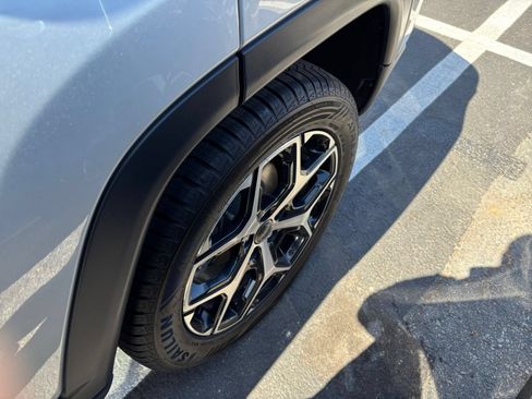 Used 2025 Jeep Compass Limited AWD/4WD image 31