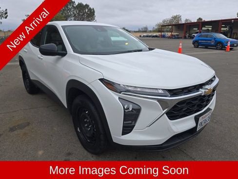 Used 2024 Chevrolet Trax LS FWD image 1