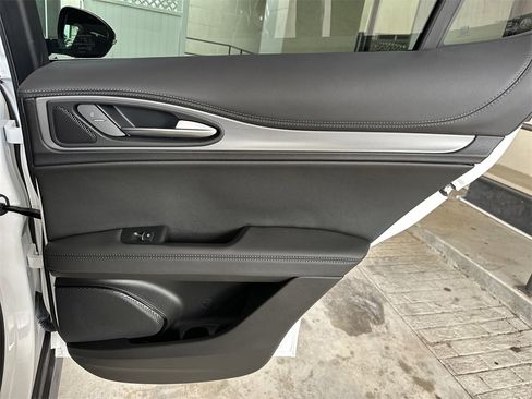 Used 2024 Alfa Romeo Stelvio Ti image 34