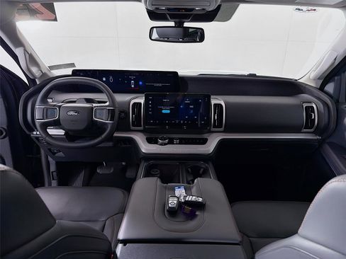 Used 2025 Ford Expedition Active image 23