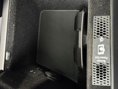 Used 2022 Porsche Taycan image 33