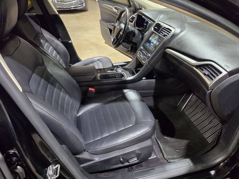 Used 2017 Ford Fusion SE w/ Fusion SE Technology Package FWD image 33