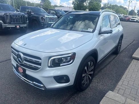 Used 2023 Mercedes-Benz GLB 250 4MATIC image 3