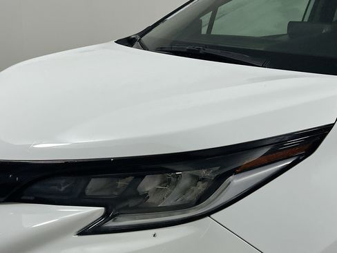 Used 2021 Toyota Sienna XSE FWD image 11