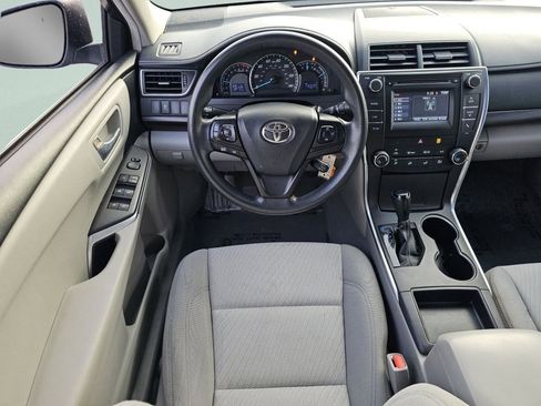 Used 2015 Toyota Camry LE image 4