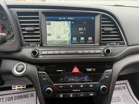 Used 2017 Hyundai Elantra Sport w/ Sport Premium Package 06 FWD image 18
